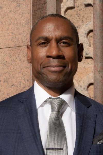 ROBERT BUSH HEADSHOT (1)